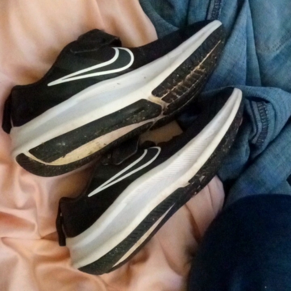 Starrunner Nike kids shies